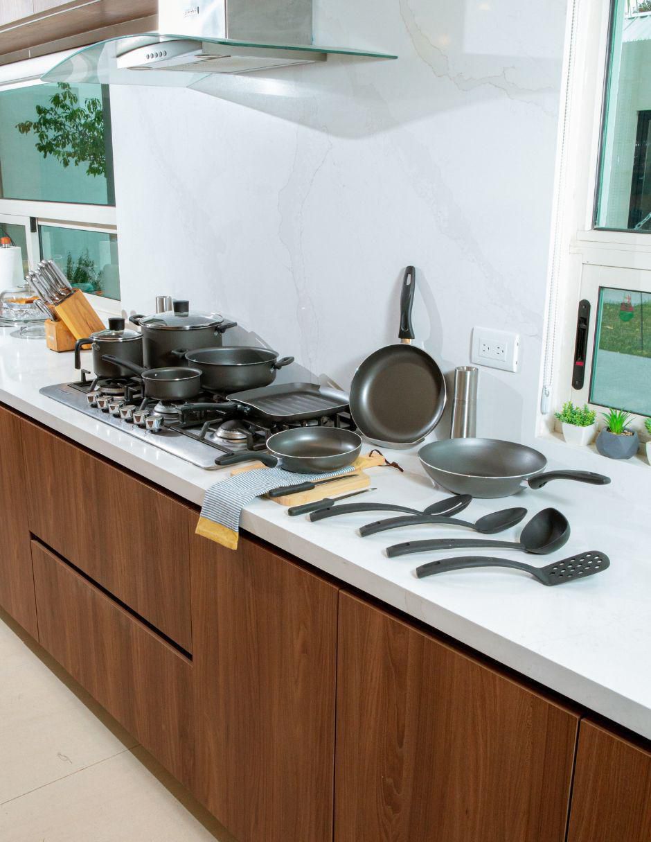 Batería de cocina Sabor de aluminio antiadherente convencional 16 piezas